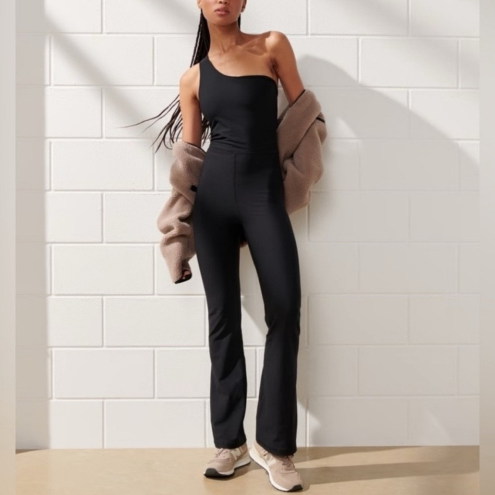 One-Shoulder Black Jumpsuit